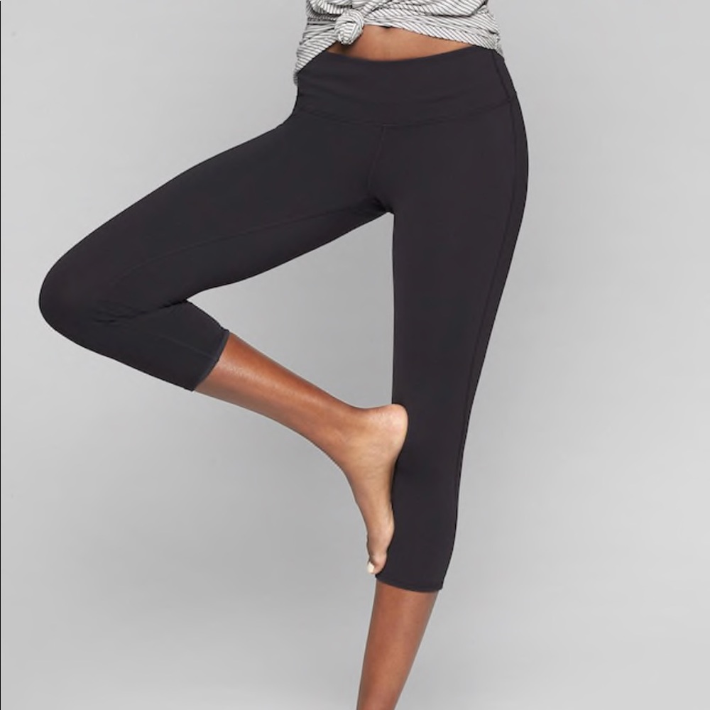 Athleta Capri Chanturanga Leggings Black